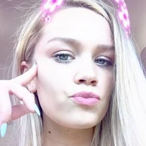 Meet your Posher, Kendra